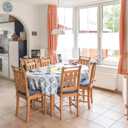 Cozy In Wurster Nordseekueste With Kitchen Dorumer Neufeld